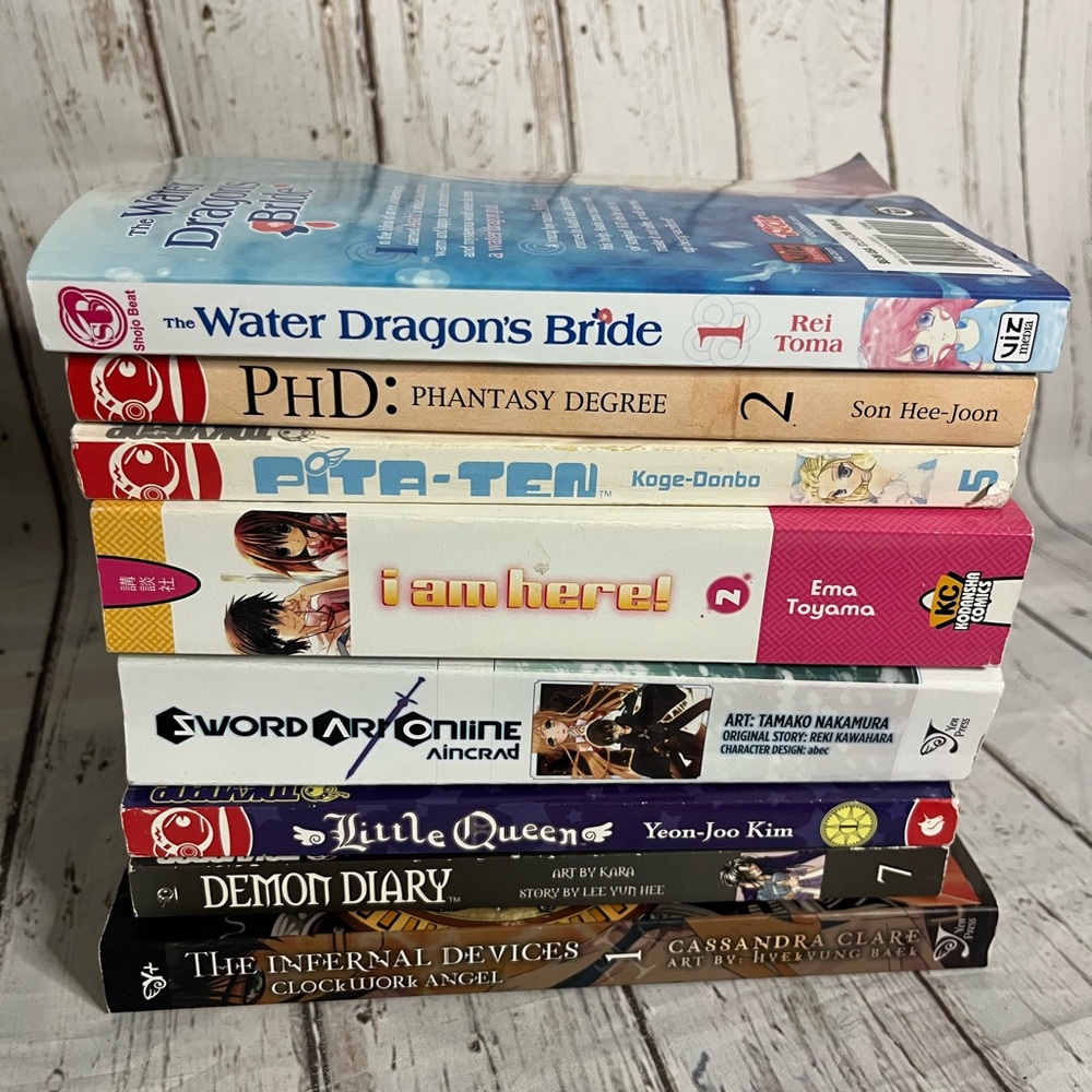 Lot of 8 Manga Graphic Novels Anime English Random Mix
